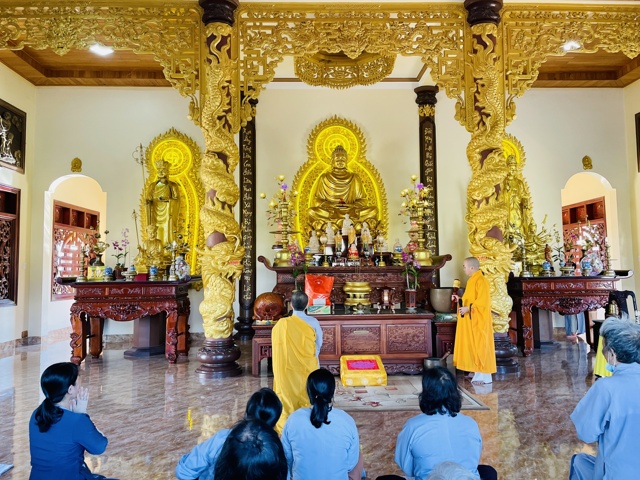 Ban TTXH Phật giáo Ninh Hòa cúng dường trường hạ