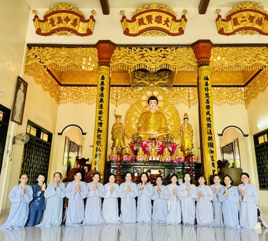 Ban TTXH Phật giáo Ninh Hòa cúng dường trường hạ
