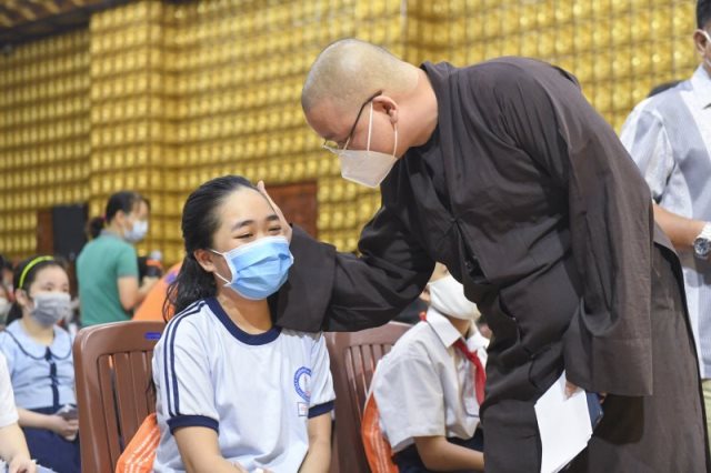 Trao Tặng Học Bổng Đến Trẻ Em Mồ Côi Vì Dịch Bệnh Covid-19 (C278)