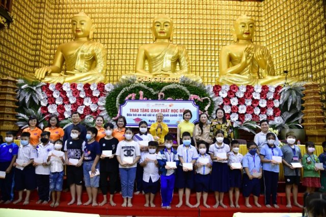 Trao Tặng Học Bổng Đến Trẻ Em Mồ Côi Vì Dịch Bệnh Covid-19 (C278)