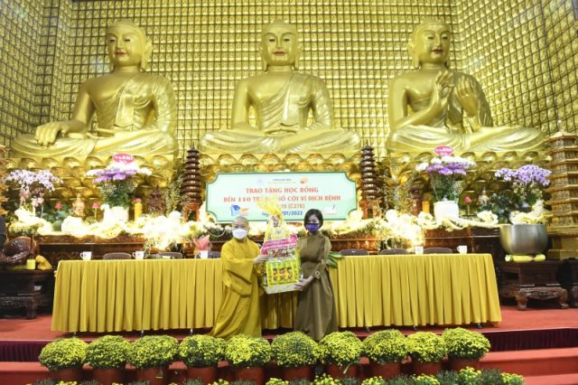Trao Tặng Học Bổng Đến Trẻ Em Mồ Côi Vì Dịch Bệnh Covid-19 (C278)