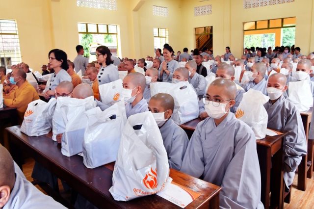 Cúng Dường Trường Hạ Các Tỉnh Miền Đông Nam Bộ (C286)