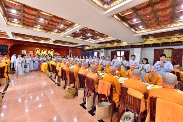Cúng Dường Trường Hạ Các Tỉnh Miền Đông Nam Bộ (C286)