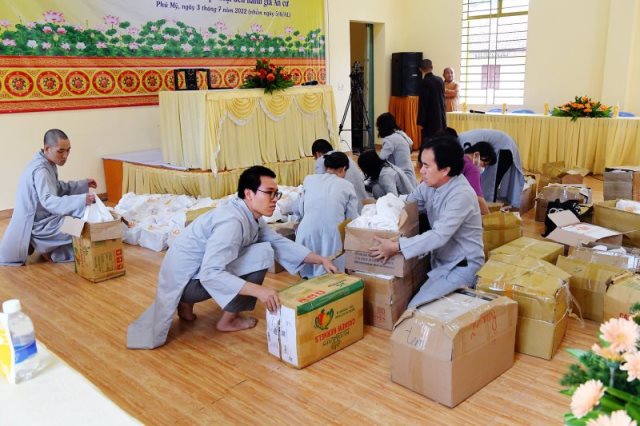 Cúng Dường Trường Hạ Các Tỉnh Miền Đông Nam Bộ (C286)