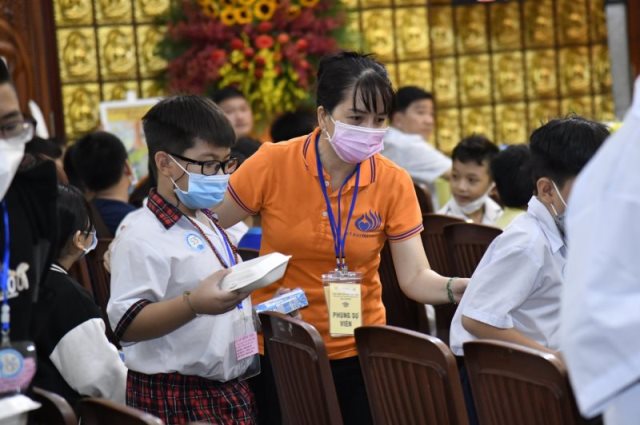 Trao Tặng Học Bổng Đến Trẻ Em Mồ Côi Vì Dịch Bệnh Covid-19 (C278)