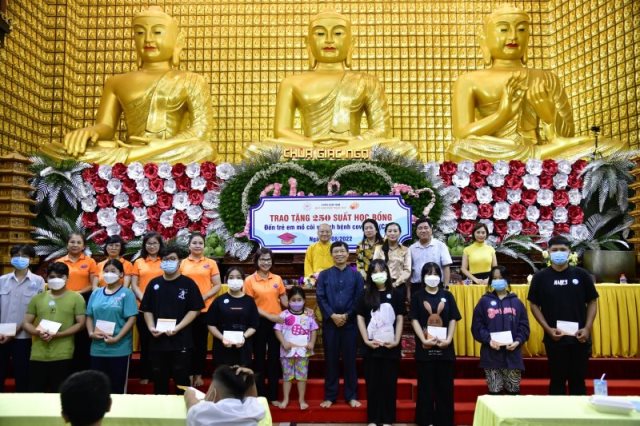 Trao Tặng Học Bổng Đến Trẻ Em Mồ Côi Vì Dịch Bệnh Covid-19 (C278)