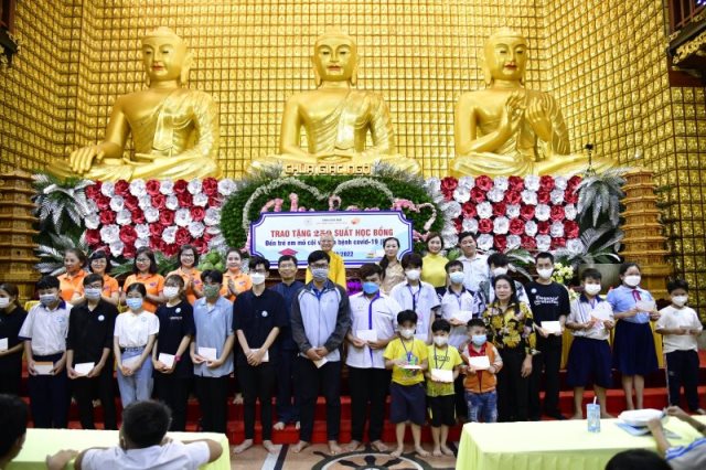 Trao Tặng Học Bổng Đến Trẻ Em Mồ Côi Vì Dịch Bệnh Covid-19 (C278)