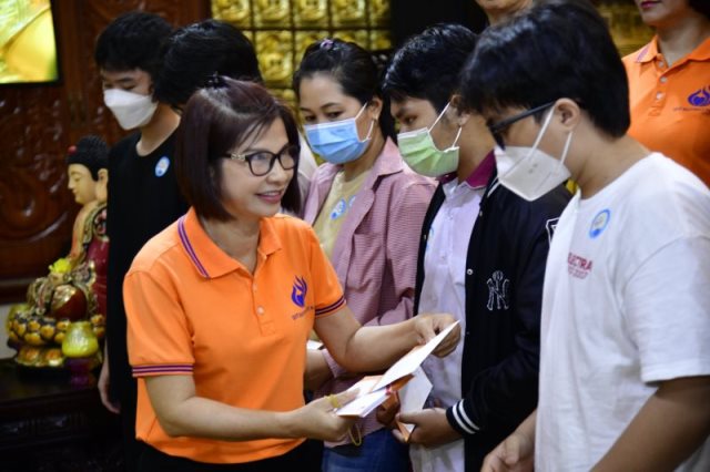 Trao Tặng Học Bổng Đến Trẻ Em Mồ Côi Vì Dịch Bệnh Covid-19 (C278)