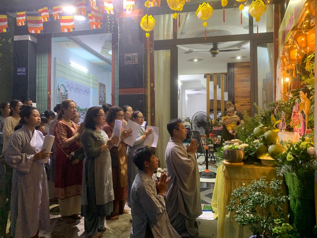 Đưa Phật Đản Đến Gần Hơn Với Mọi Người. Trang Trí Vườn Lâm Tì Ni và lễ Tắm Phật Mừng Phật Đản tại cửa hàng làm việc ở Quy Nhơn - Bình Định
