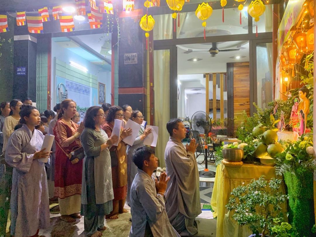 Đưa Phật Đản Đến Gần Hơn Với Mọi Người. Trang Trí Vườn Lâm Tì Ni và lễ Tắm Phật Mừng Phật Đản tại cửa hàng làm việc ở Quy Nhơn - Bình Định