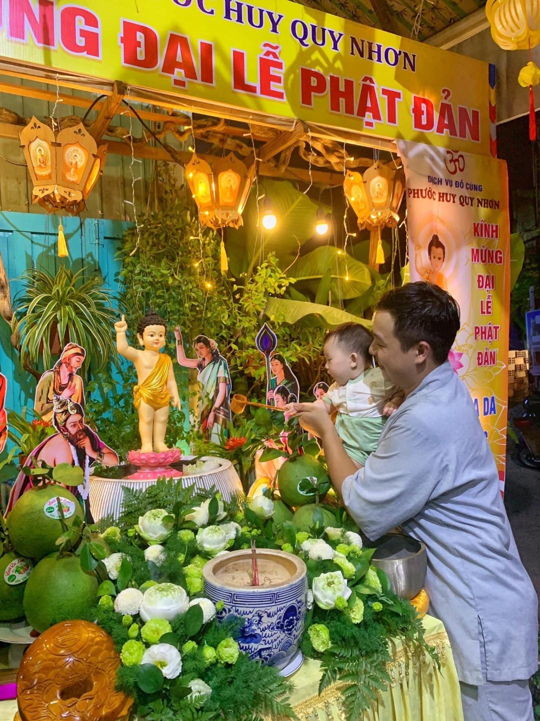 Đưa Phật Đản Đến Gần Hơn Với Mọi Người. Trang Trí Vườn Lâm Tì Ni và lễ Tắm Phật Mừng Phật Đản tại cửa hàng làm việc ở Quy Nhơn - Bình Định