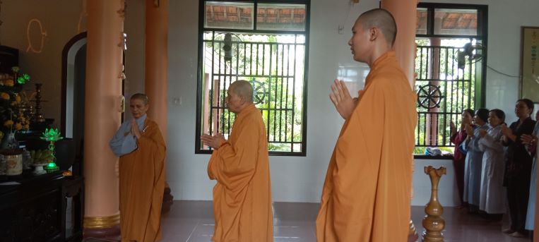 Phật tử cúng dường trường hạ tại Ninh Hoà