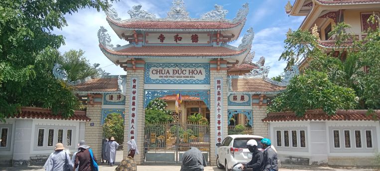 Phật tử cúng dường trường hạ tại Ninh Hoà