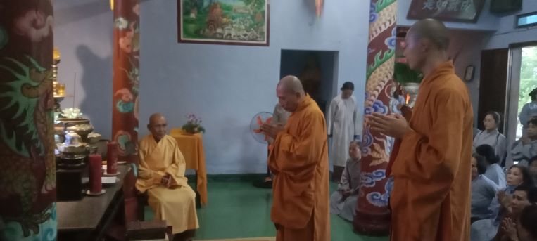 Phật tử cúng dường trường hạ tại Ninh Hoà