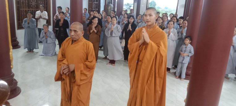 Phật tử cúng dường trường hạ tại Ninh Hoà