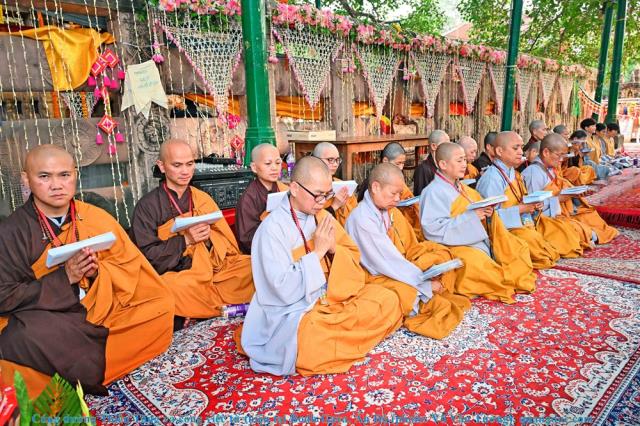 Hành hương chiêm bái Phật tích Ấn Độ và Nepal 2023 - Cúng dường Thiên Tăng và công việc từ thiện tại Bodh Gaya, Ấn Độ
