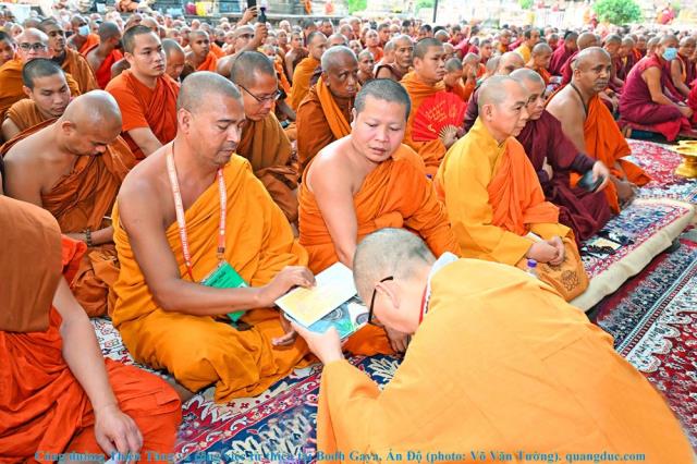 Hành hương chiêm bái Phật tích Ấn Độ và Nepal 2023 - Cúng dường Thiên Tăng và công việc từ thiện tại Bodh Gaya, Ấn Độ