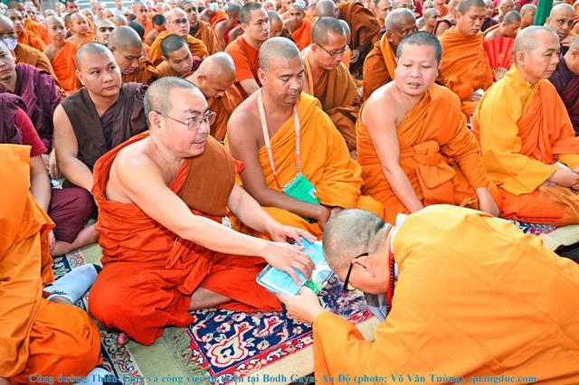 Hành hương chiêm bái Phật tích Ấn Độ và Nepal 2023 - Cúng dường Thiên Tăng và công việc từ thiện tại Bodh Gaya, Ấn Độ