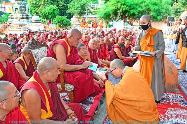 Hành hương chiêm bái Phật tích Ấn Độ và Nepal 2023 - Cúng dường Thiên Tăng và công việc từ thiện tại Bodh Gaya, Ấn Độ