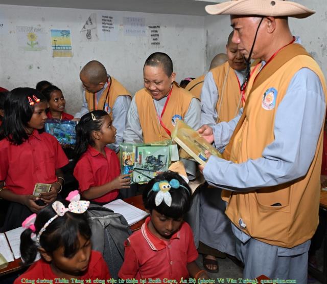 Hành hương chiêm bái Phật tích Ấn Độ và Nepal 2023 - Cúng dường Thiên Tăng và công việc từ thiện tại Bodh Gaya, Ấn Độ