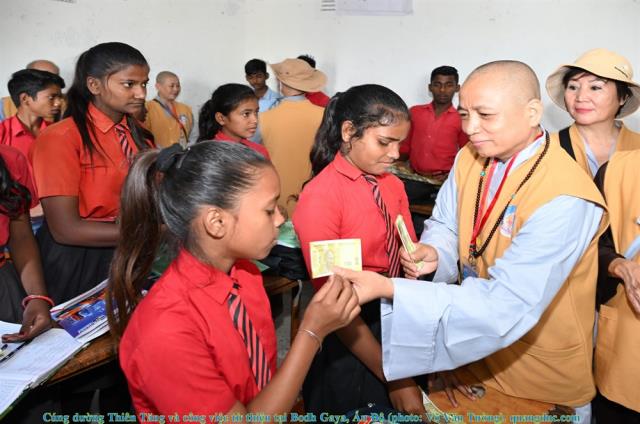 Hành hương chiêm bái Phật tích Ấn Độ và Nepal 2023 - Cúng dường Thiên Tăng và công việc từ thiện tại Bodh Gaya, Ấn Độ