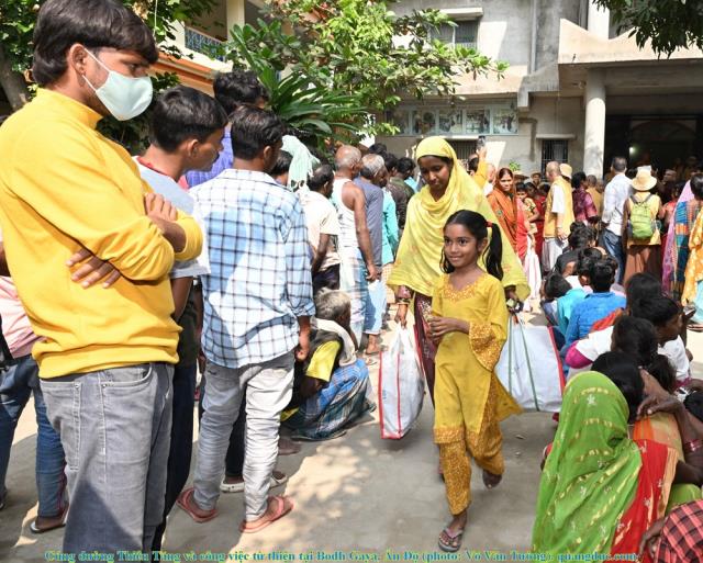 Hành hương chiêm bái Phật tích Ấn Độ và Nepal 2023 - Cúng dường Thiên Tăng và công việc từ thiện tại Bodh Gaya, Ấn Độ