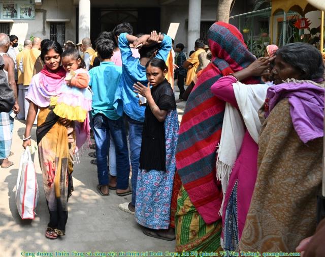 Hành hương chiêm bái Phật tích Ấn Độ và Nepal 2023 - Cúng dường Thiên Tăng và công việc từ thiện tại Bodh Gaya, Ấn Độ