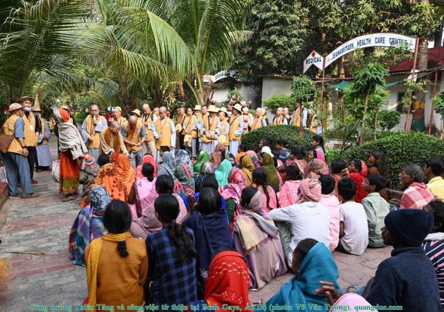 Hành hương chiêm bái Phật tích Ấn Độ và Nepal 2023 - Cúng dường Thiên Tăng và công việc từ thiện tại Bodh Gaya, Ấn Độ