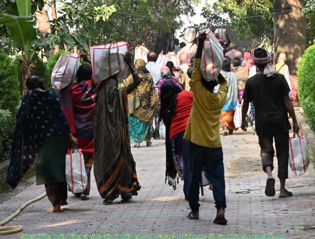 Hành hương chiêm bái Phật tích Ấn Độ và Nepal 2023 - Cúng dường Thiên Tăng và công việc từ thiện tại Bodh Gaya, Ấn Độ