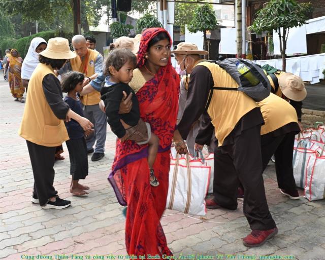 Hành hương chiêm bái Phật tích Ấn Độ và Nepal 2023 - Cúng dường Thiên Tăng và công việc từ thiện tại Bodh Gaya, Ấn Độ