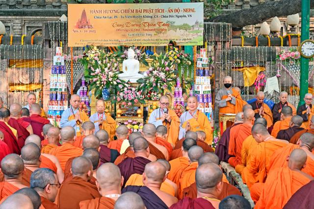 Hành Hương Chiêm Bái Phật Tích Ấn Độ Và Nepal 2023 - Cúng Dường Thiên Tăng Và Công Việc Từ Thiện Tại Bodh Gaya, Ấn Độ