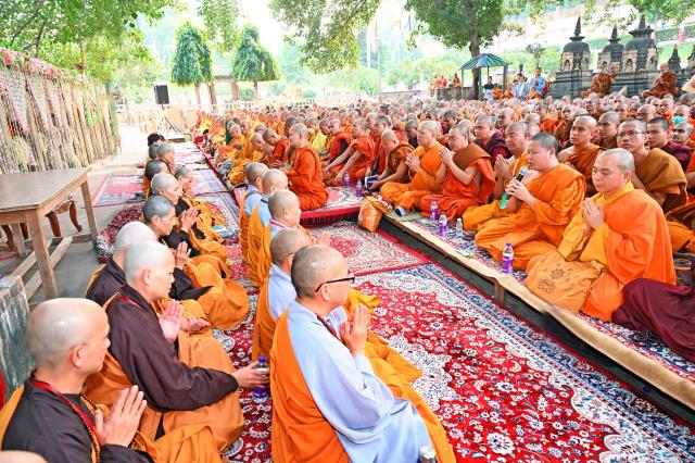 Hành Hương Chiêm Bái Phật Tích Ấn Độ Và Nepal 2023 - Cúng Dường Thiên Tăng Và Công Việc Từ Thiện Tại Bodh Gaya, Ấn Độ