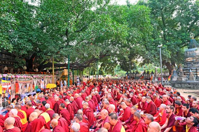 Hành Hương Chiêm Bái Phật Tích Ấn Độ Và Nepal 2023 - Cúng Dường Thiên Tăng Và Công Việc Từ Thiện Tại Bodh Gaya, Ấn Độ