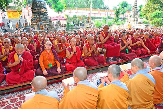 Hành Hương Chiêm Bái Phật Tích Ấn Độ Và Nepal 2023 - Cúng Dường Thiên Tăng Và Công Việc Từ Thiện Tại Bodh Gaya, Ấn Độ
