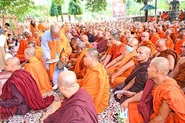 Hành Hương Chiêm Bái Phật Tích Ấn Độ Và Nepal 2023 - Cúng Dường Thiên Tăng Và Công Việc Từ Thiện Tại Bodh Gaya, Ấn Độ