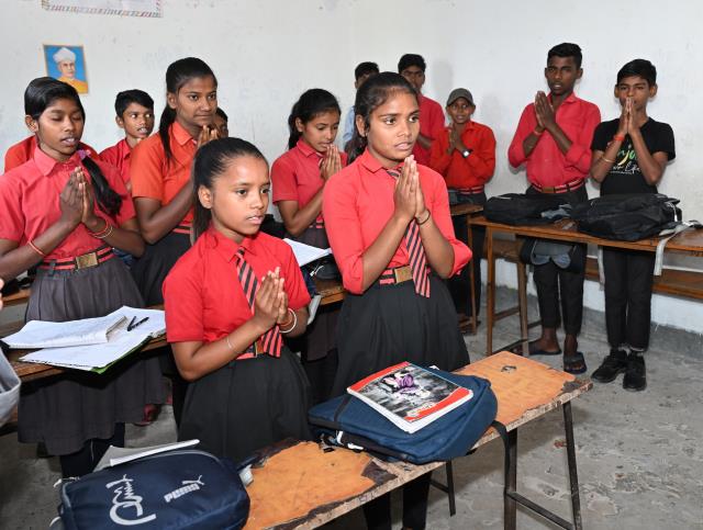 Hành Hương Chiêm Bái Phật Tích Ấn Độ Và Nepal 2023 - Cúng Dường Thiên Tăng Và Công Việc Từ Thiện Tại Bodh Gaya, Ấn Độ