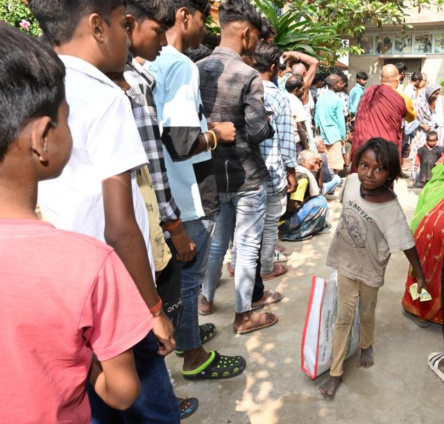 Hành Hương Chiêm Bái Phật Tích Ấn Độ Và Nepal 2023 - Cúng Dường Thiên Tăng Và Công Việc Từ Thiện Tại Bodh Gaya, Ấn Độ