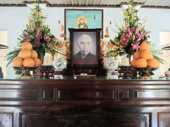 Giỗ Tổ khai sơn và đặt đá trùng tu chùa Viên Ngộ