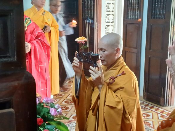 Giỗ Tổ khai sơn và đặt đá trùng tu chùa Viên Ngộ