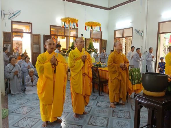 Giỗ Tổ khai sơn và đặt đá trùng tu chùa Viên Ngộ
