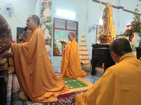 Giỗ Tổ khai sơn và đặt đá trùng tu chùa Viên Ngộ