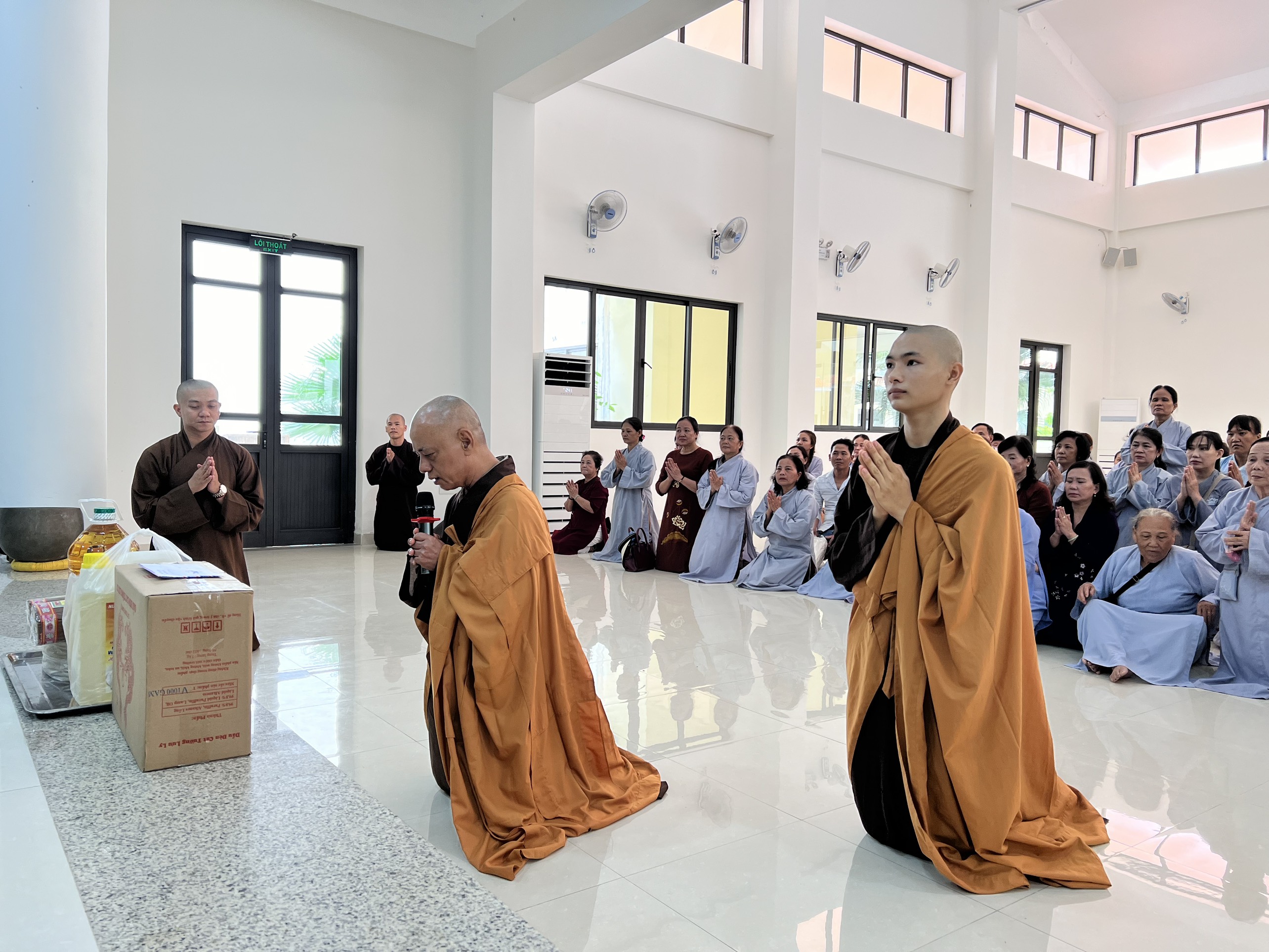 Phật tử Ninh Hoà hành hương cúng dường An cư kiết hạ