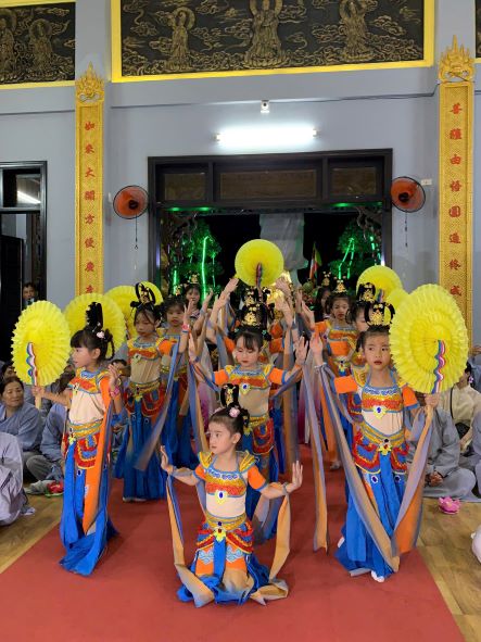 Lễ vía Phật Di Đà tại chùa Linh Sơn Pháp Ấn