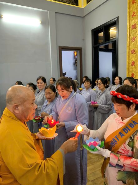 Lễ vía Phật Di Đà tại chùa Linh Sơn Pháp Ấn