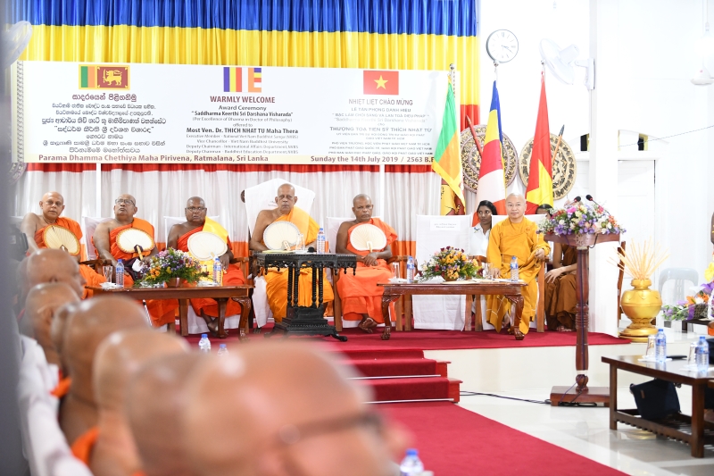 TT. Thích Nhật Từ nhận “Giải thưởng Hiền sĩ về Diệu pháp và Triết học” tại Sri Lanka