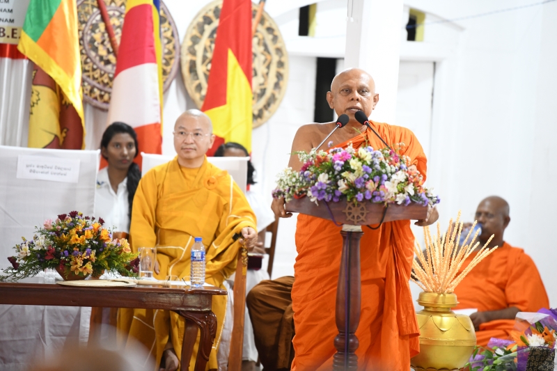 TT. Thích Nhật Từ nhận “Giải thưởng Hiền sĩ về Diệu pháp và Triết học” tại Sri Lanka