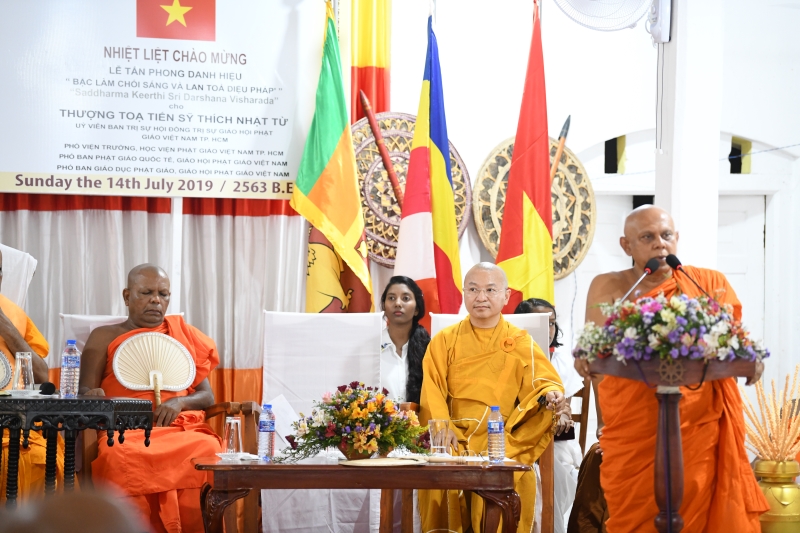 TT. Thích Nhật Từ nhận “Giải thưởng Hiền sĩ về Diệu pháp và Triết học” tại Sri Lanka