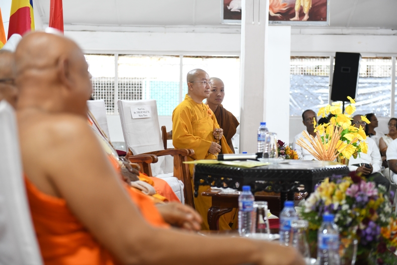 TT. Thích Nhật Từ nhận “Giải thưởng Hiền sĩ về Diệu pháp và Triết học” tại Sri Lanka