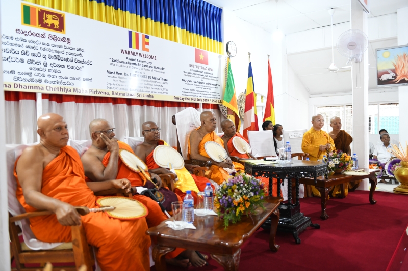 TT. Thích Nhật Từ nhận “Giải thưởng Hiền sĩ về Diệu pháp và Triết học” tại Sri Lanka