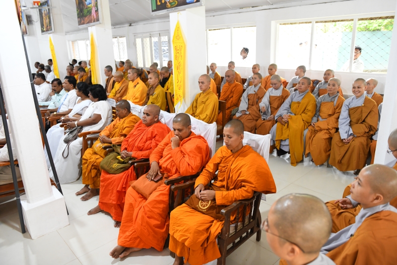 TT. Thích Nhật Từ nhận “Giải thưởng Hiền sĩ về Diệu pháp và Triết học” tại Sri Lanka